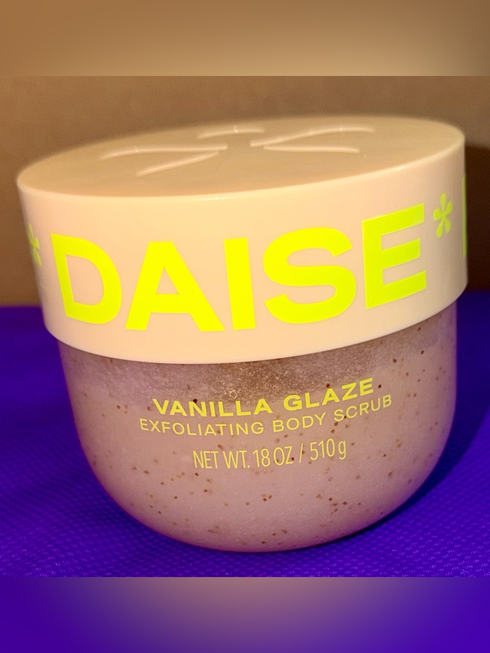 🌼Daise Vanilla Glaze Exfoliating Body Scrub - Cream with Neon Yellow Branding